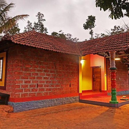 Hotel Allaranda Homestay Madikeri Exterior photo