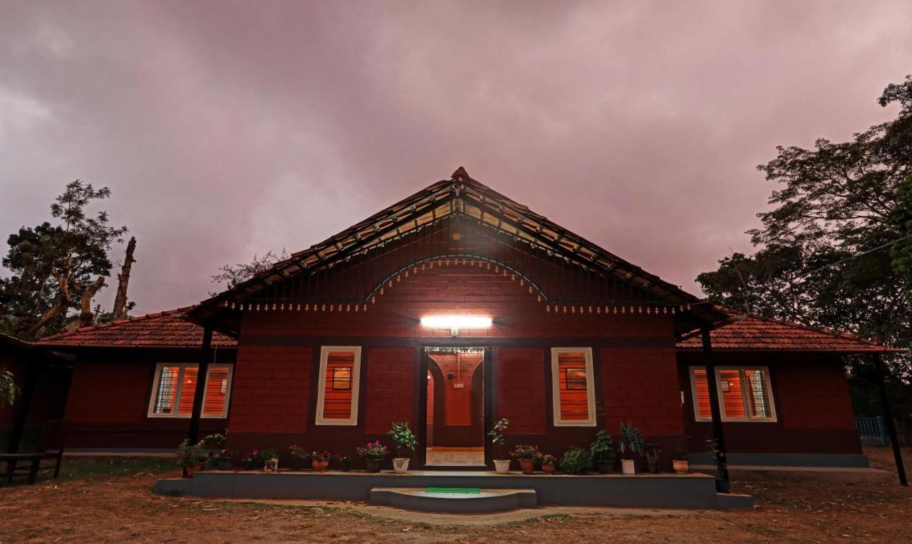 Hotel Allaranda Homestay Madikeri Exterior photo